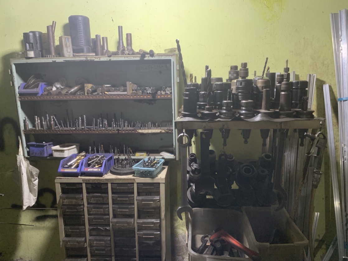 Tools shelf 2.jpg